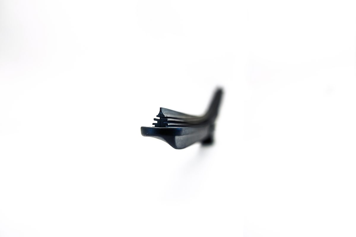 Silicone blade edge detail